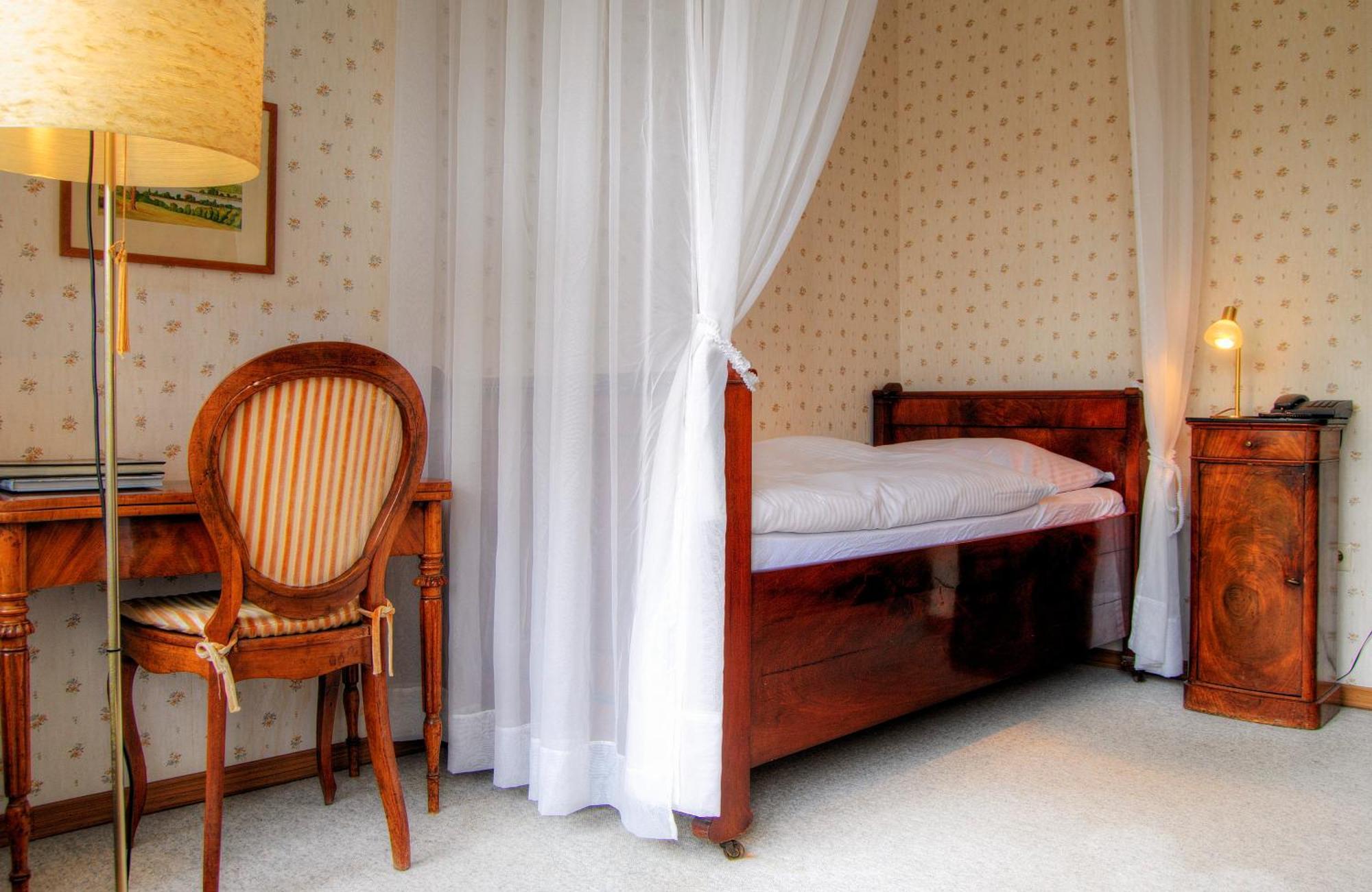 Hotel-Cafe "Schauinsland" Horn-Bad Meinberg Dış mekan fotoğraf